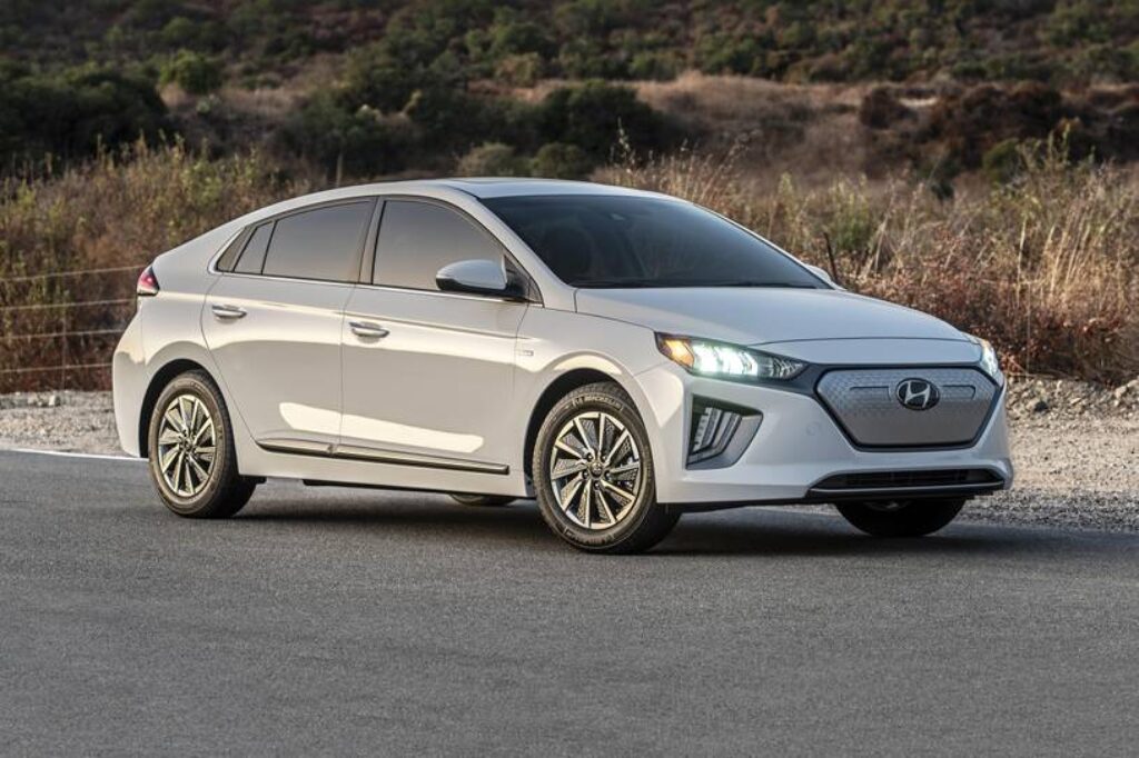 SE Hatchback EV