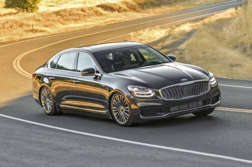 Luxury Sedan AWD 3.3L